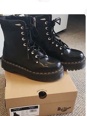 Dr. Martens Black Leather Women' Jadon HDaw II Platform, Black Buttero